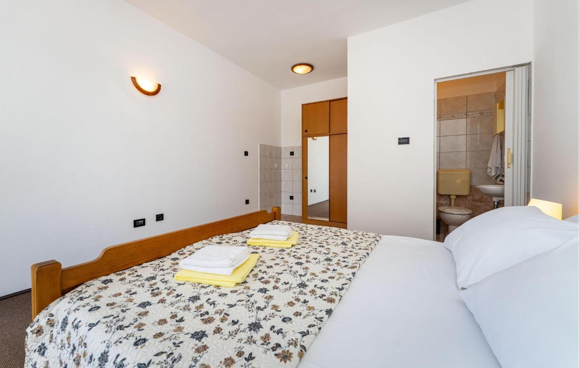 Beautiful Apartment In Galovac With Kitchen Dış mekan fotoğraf