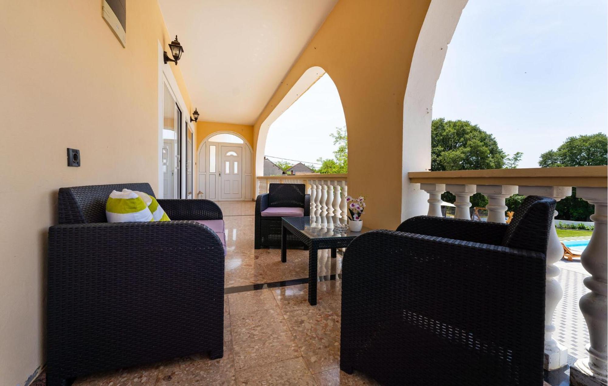 Beautiful Apartment In Galovac With Kitchen Dış mekan fotoğraf