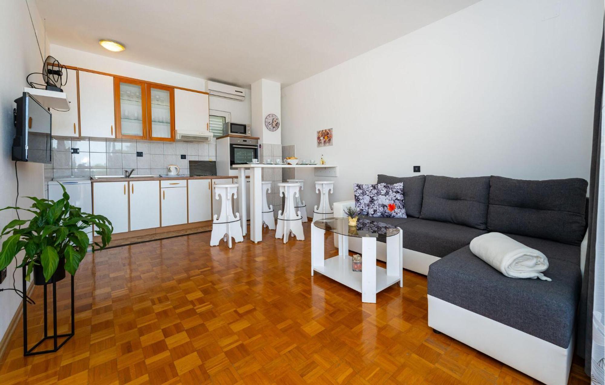 Beautiful Apartment In Galovac With Kitchen Dış mekan fotoğraf