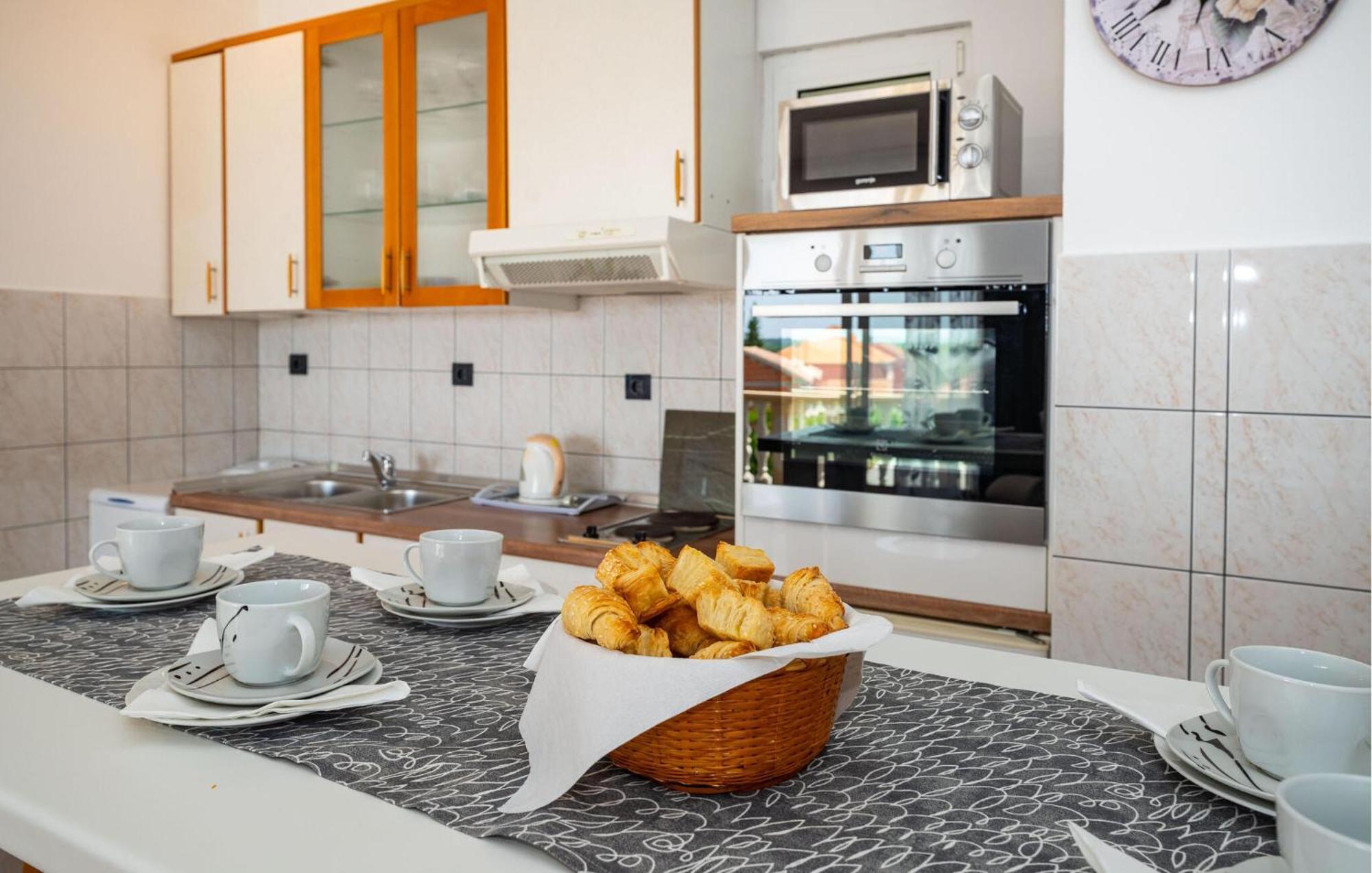 Beautiful Apartment In Galovac With Kitchen Dış mekan fotoğraf