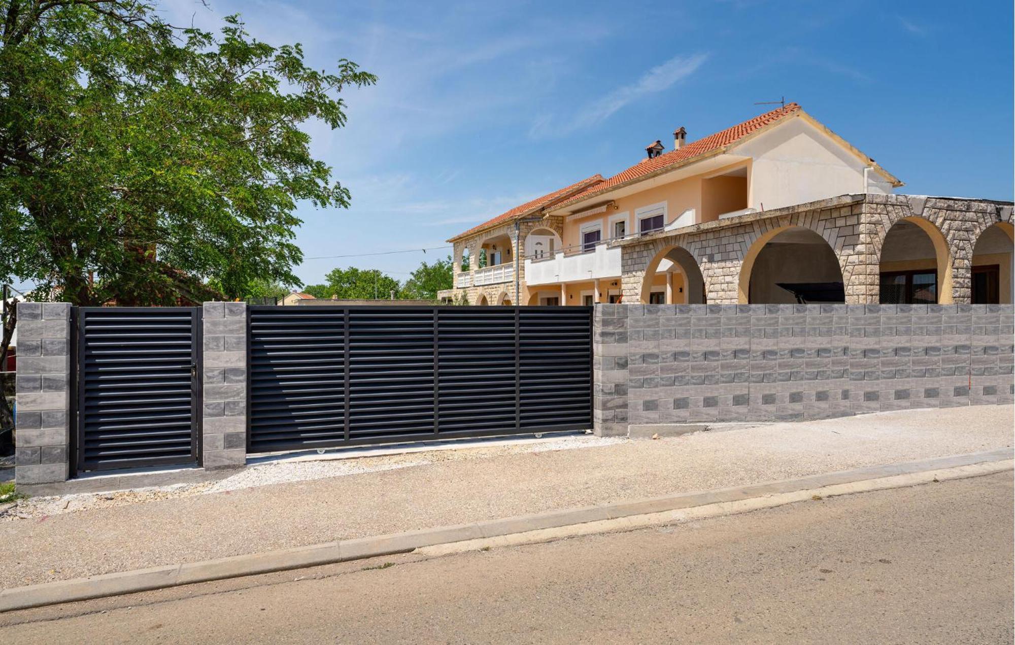 Beautiful Apartment In Galovac With Kitchen Dış mekan fotoğraf